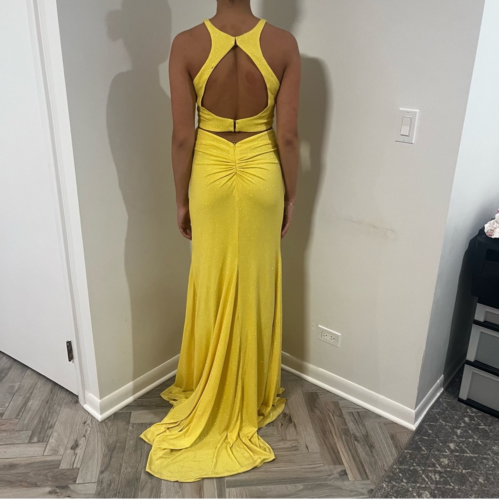Elegant Yellow Evening Gown